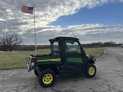 John Deere GATOR XUV 835M Utility Vehicle