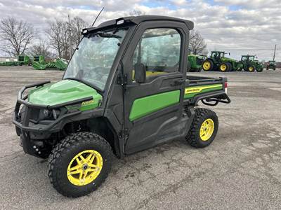 John Deere GATOR XUV 835M Utility Vehicle