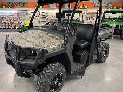 John Deere GATOR XUV 835M Utility Vehicle