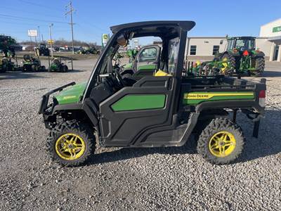 John Deere GATOR XUV 835M Utility Vehicle