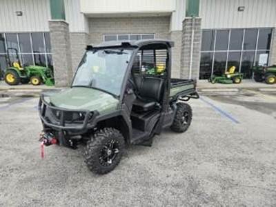 John Deere GATOR XUV 835M Utility Vehicle
