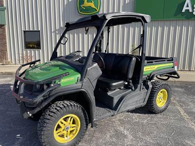John Deere GATOR XUV 835M Utility Vehicle