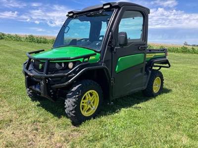 John Deere GATOR XUV 835M Utility Vehicle
