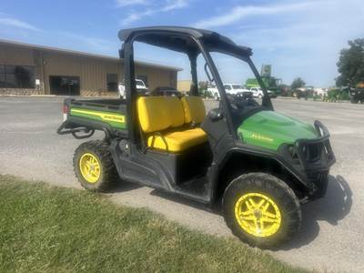 John Deere GATOR XUV 835M Utility Vehicle