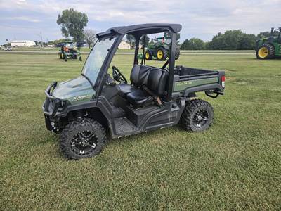 John Deere GATOR XUV 835M Utility Vehicle