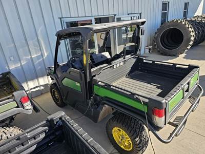John Deere GATOR XUV 835M Utility Vehicle