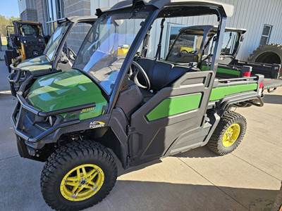 John Deere GATOR XUV 835M Utility Vehicle