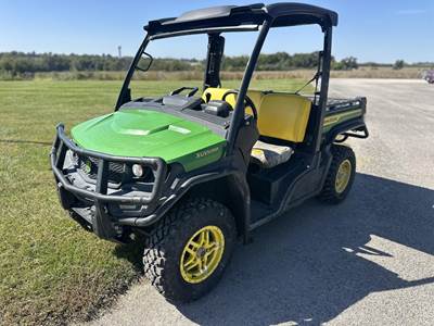 John Deere GATOR XUV 835M Utility Vehicle