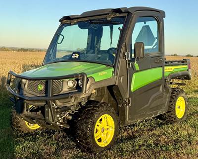 John Deere GATOR XUV 835M Utility Vehicle