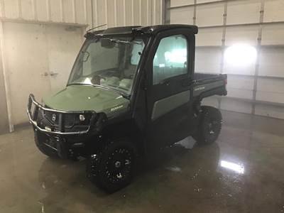 John Deere GATOR XUV 835R Utility Vehicle