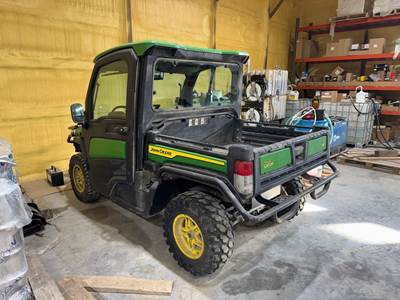 John Deere GATOR XUV 835R Utility Vehicle