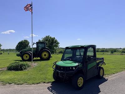 John Deere GATOR XUV 835R Utility Vehicle