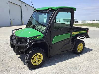 John Deere GATOR XUV 835R Utility Vehicle