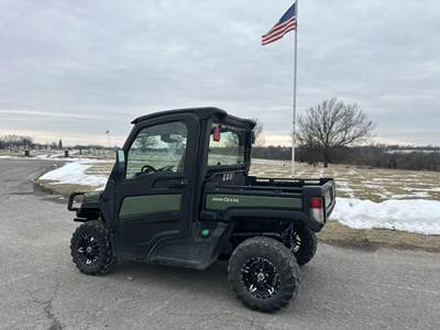 John Deere GATOR XUV 865R Utility Vehicle