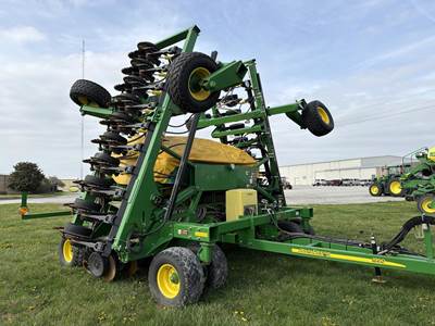 John Deere 1990CCS Seeder