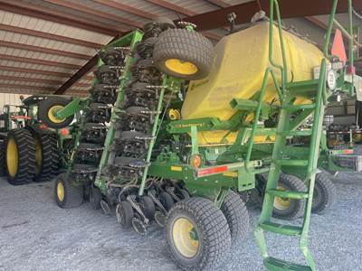 John Deere N530C Seeder