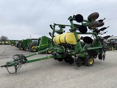 John Deere 2510C Anhydrous Fertilizer Applicator