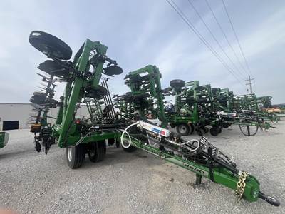 Unverferth RENEGADE 2500 Anhydrous Fertilizer Applicator