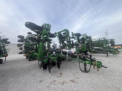 Unverferth RENEGADE 2500 Anhydrous Fertilizer Applicator