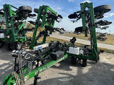 Unverferth RENEGADE 2500 Anhydrous Fertilizer Applicator