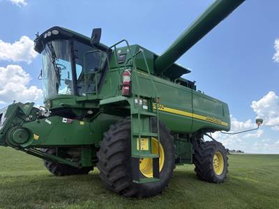 John Deere 9660 STS Combine