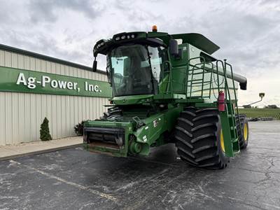 John Deere S670 Combine