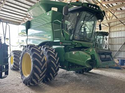 John Deere S670 Combine