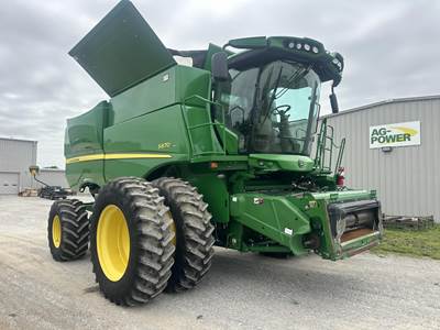 John Deere S670 Combine