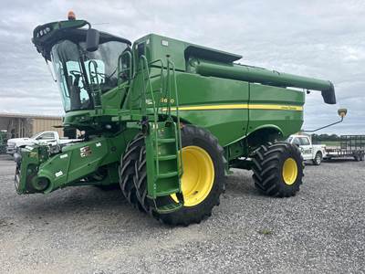 John Deere S670 Combine