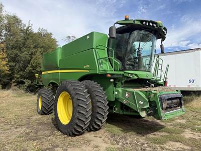 John Deere S670 Combine