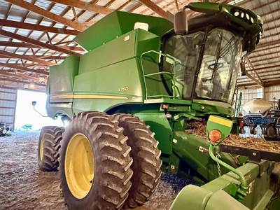 John Deere S760 Combine