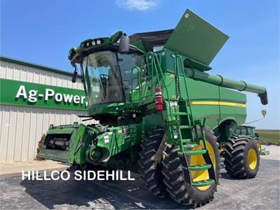 John Deere S770 Combine