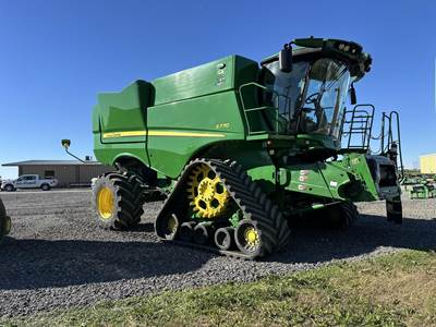 John Deere S770 Combine