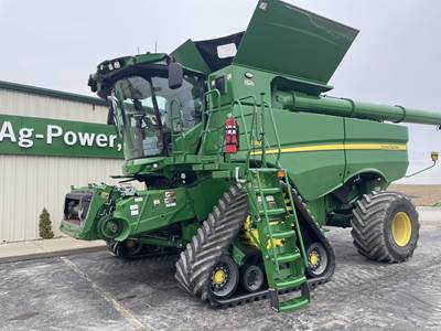 John Deere S770 Combine