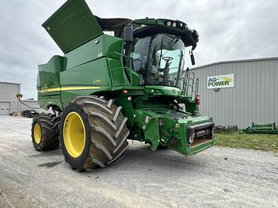 John Deere S770 Combine