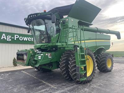 John Deere S770 Combine