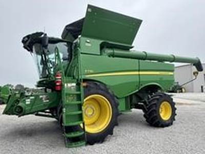John Deere S770 Combine
