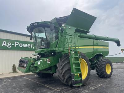John Deere S770 Combine