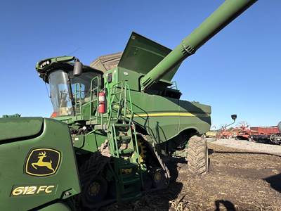 John Deere S770 Combine
