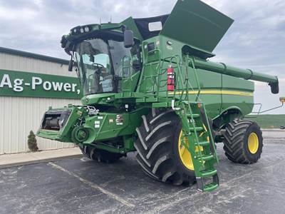 John Deere S780 Combine