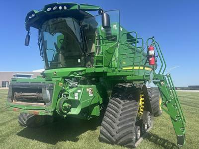 John Deere S780 Combine