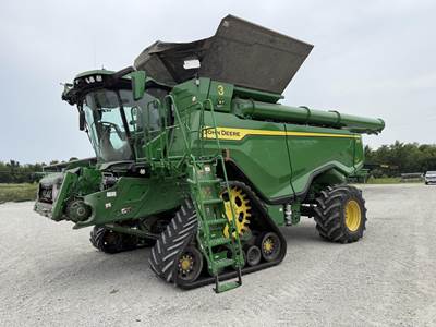 John Deere X9 1100 Combine