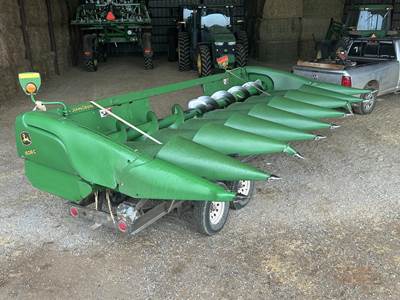 John Deere 608C Corn Head
