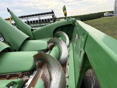 John Deere 608C Corn Head
