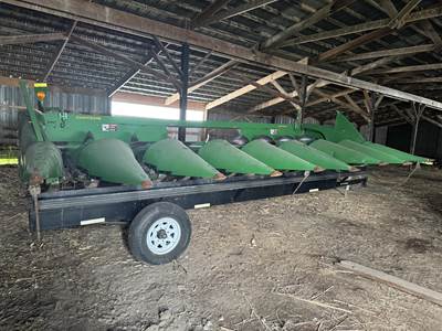 John Deere 608C Corn Head