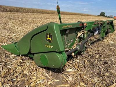 John Deere 608C Corn Head