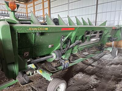 John Deere 608C Corn Head