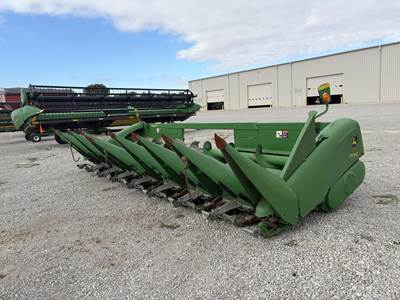 John Deere 608C Corn Head