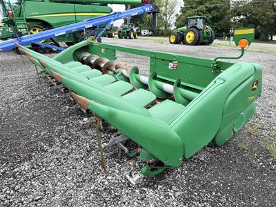 John Deere 708C Corn Head