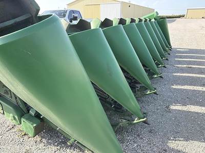 John Deere 893 Corn Head